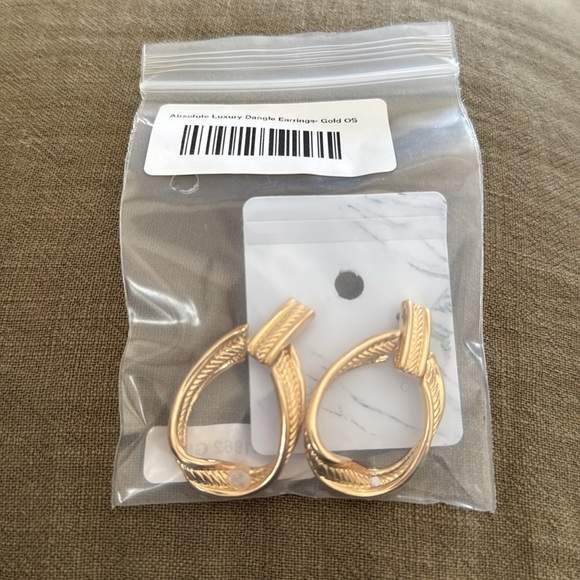 NEW IN BAG Gold plated dangle earrings - Picture 4 of 4